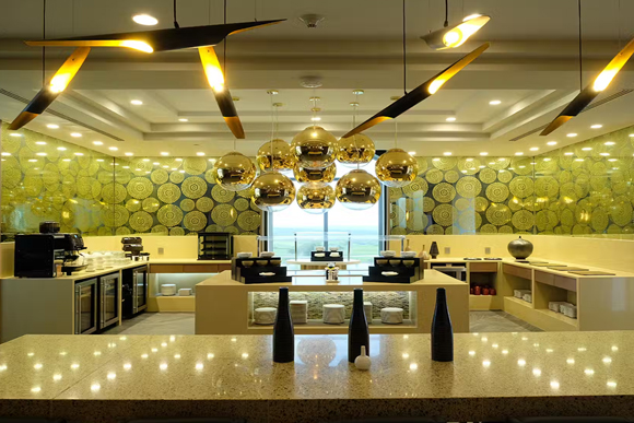 Medallion Lounge service area