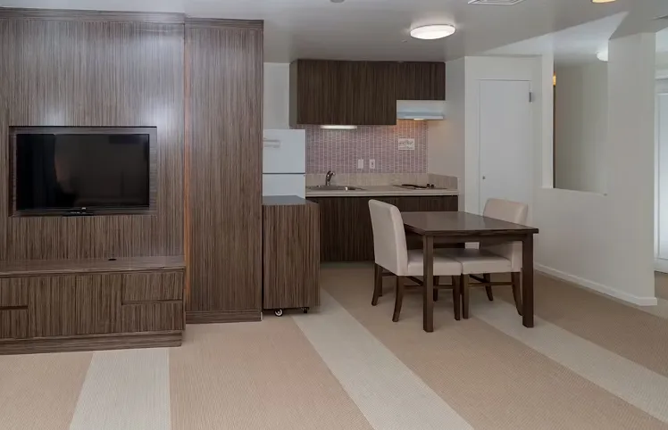 Premier Room - Desk and sitting area