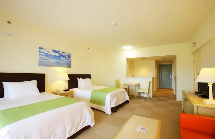 Premier Room - Another view of twin beds