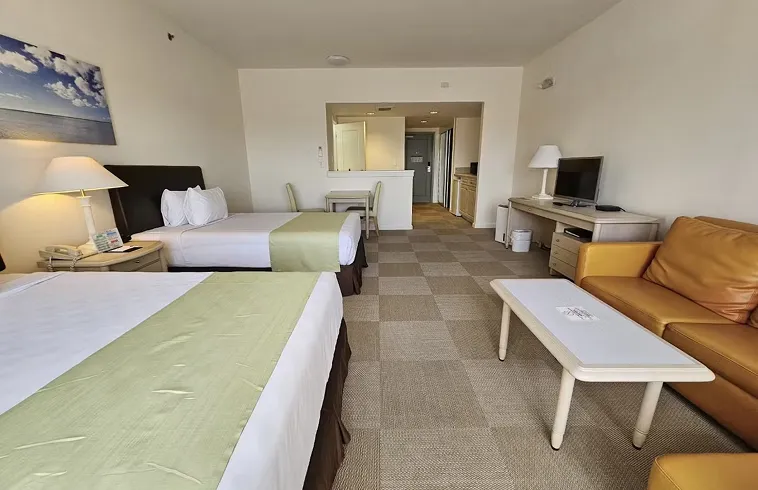 Premier Room - Desk and sitting area