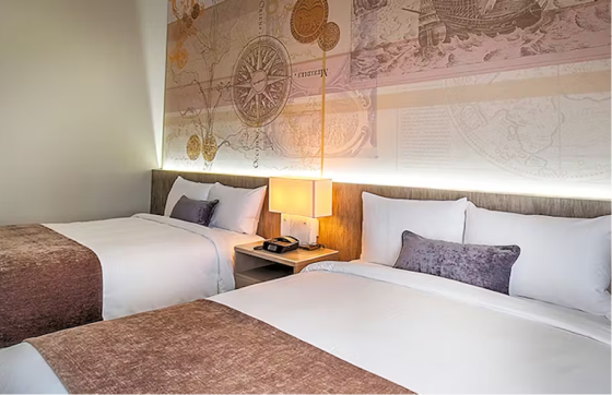 Premier Room - Twin beds with luxurious headboard